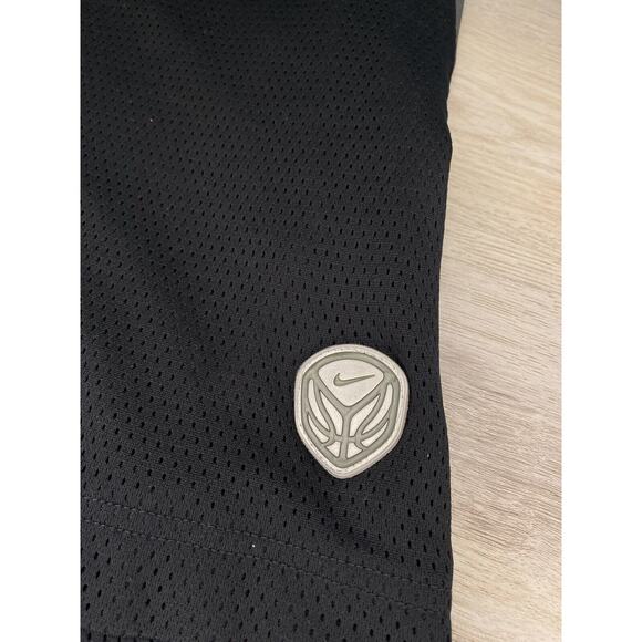 Vintage Silver Tag Nike Junior Boys Black Red Basketball Shorts Large No Pockets - Picture 4 of 5